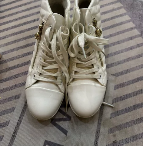 小白鞋 内增高总体应该有5.5厘米左右高，...