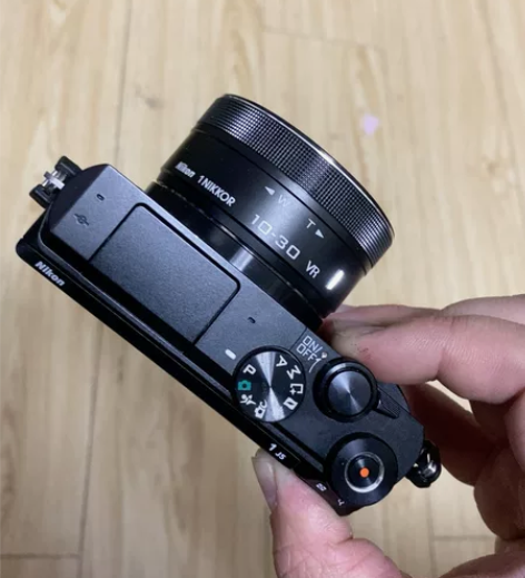 尼康1j5  微单相机 99.9新极品成色...