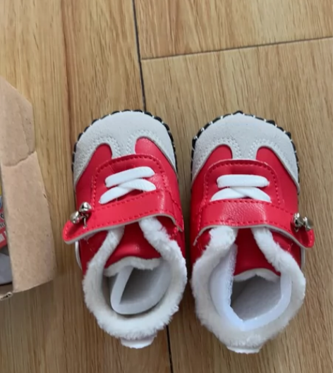 全新加绒软底学步鞋 感兴趣的话点“我想要”...