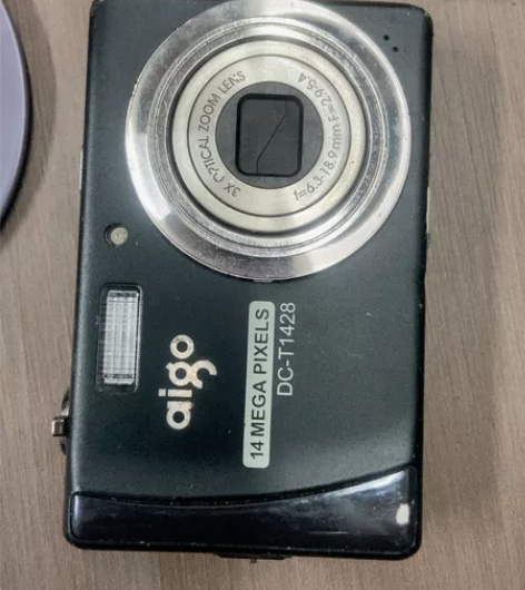 爱国者T1428相机，电池盖缺，配件机出售...