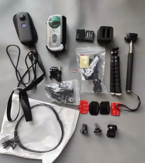 Insta360 x全景运动相机，双电?充...