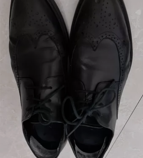 布洛克皮鞋40 不包邮?明显穿着痕迹40￥...