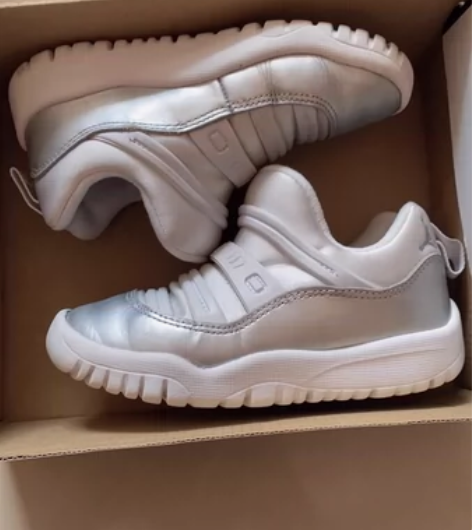 耐克乔丹9C 运动鞋，专柜店购买，成色很新...