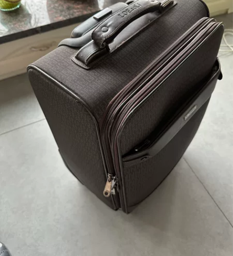 凯文克莱新潮行李箱登机箱，24寸，便宜出售...