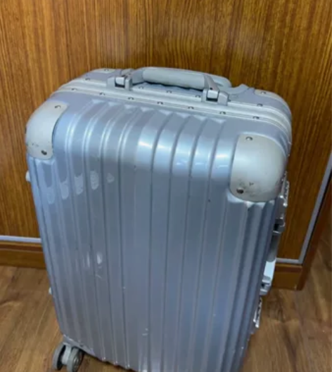 20寸登机箱 感兴趣的话点“我想要”和我私...