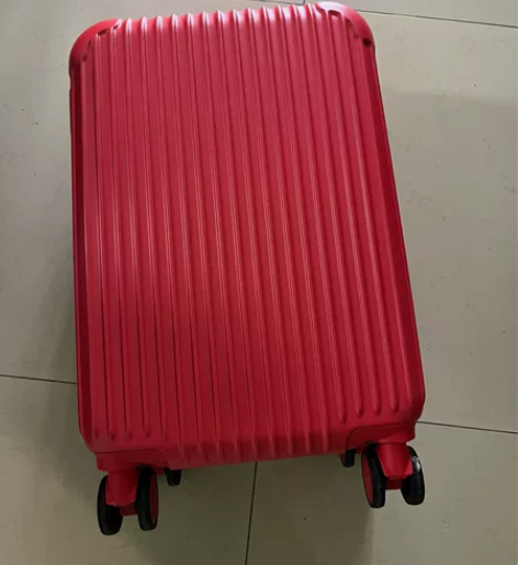 红色行李箱，一开始买来用于结婚，16寸，9...