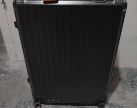 28寸漫游纯PC5577型号黑色全新微瑕疵...