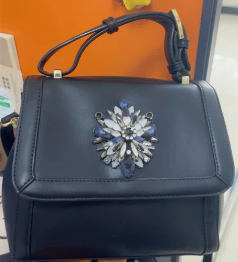 不莱玫单肩包，7成新，五金有磨损，配饰有点...