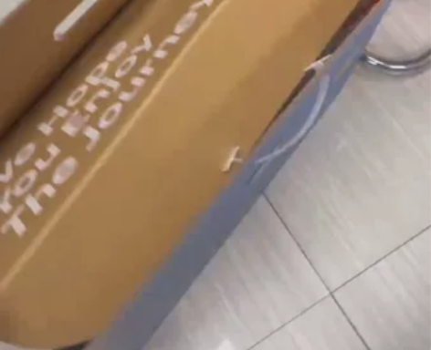 公司年会抽中行李箱,低价出售 京东上的原价...