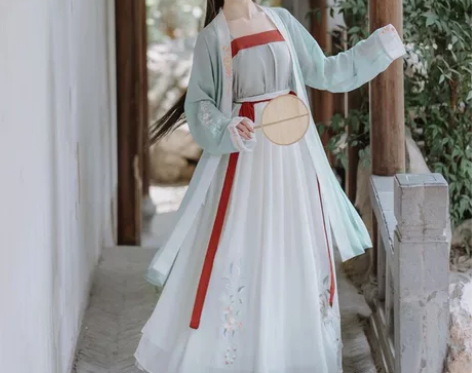 茗月萱 三件套 全新 未拆封未试穿 感兴趣...