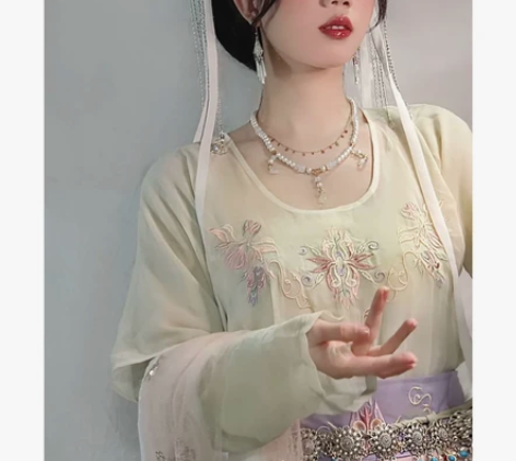 【出租】绝版汉服 唐制坦领 夏日汉服穿搭 ...