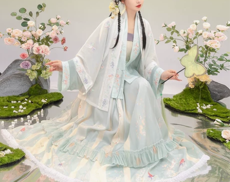 清梳汉服，吊牌取下来了，有内标，买回来没有...