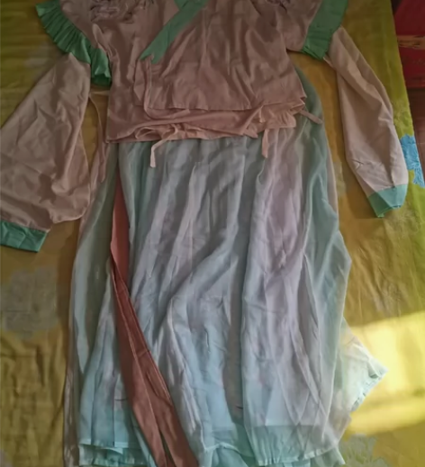五五年汉服七彩云，正品吊牌没摘，只试穿过一...