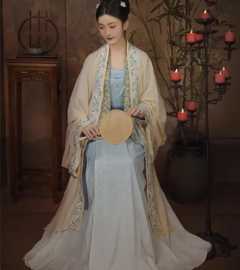 宋制汉服出租 出租物品：蓝色飞机袖+吊带+...