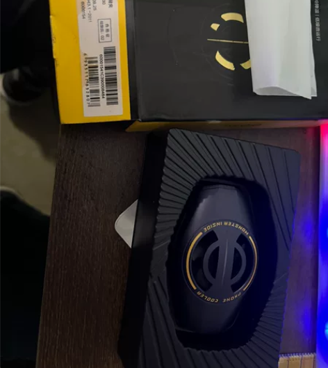 手机散热器。iQOO极风散热背夹-分- 秒...