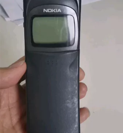 诺基亚8110+手机准标配一套，当年的经典...