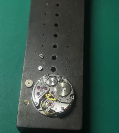 浪琴L817.4机芯大钢轮反牙螺丝 机芯配...