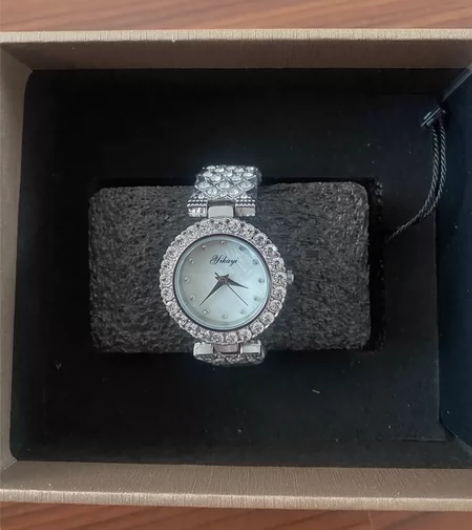 全新满钻手表加项链 感兴趣的话点“我想要”...