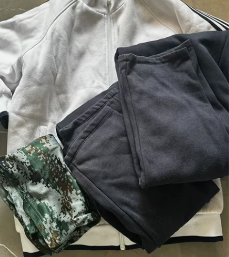 四件39 冬季校服校裤两条 加一件军训的短...