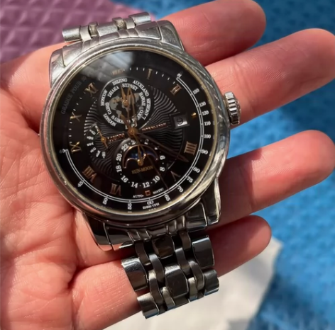 出罗宾尼手表 自带，有轻微磨损  不接受任...