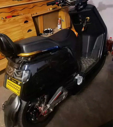 出万三百安小牛两把钥匙都在，app可过户，...