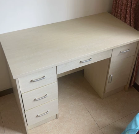 闲置书桌，青园街东岗路交叉口向东一百米路南...