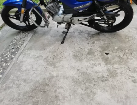 出闲置：雅马哈ybR一G越野版摩托车。发动...