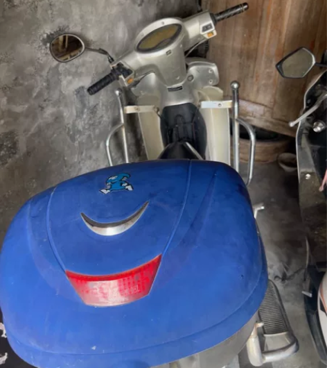 我在外地上班 爸爸骑我的踏板摩托车了 特此...