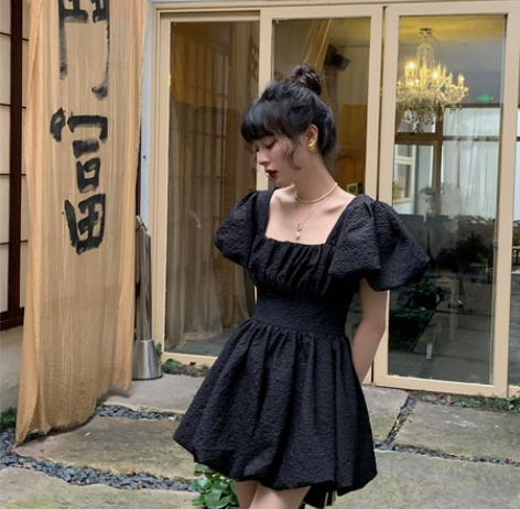 法式黑色方领连衣裙女夏季收腰显瘦气质短裙蓬...