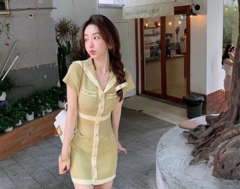 2023年夏季新款法式小香风气质修身收腰显...