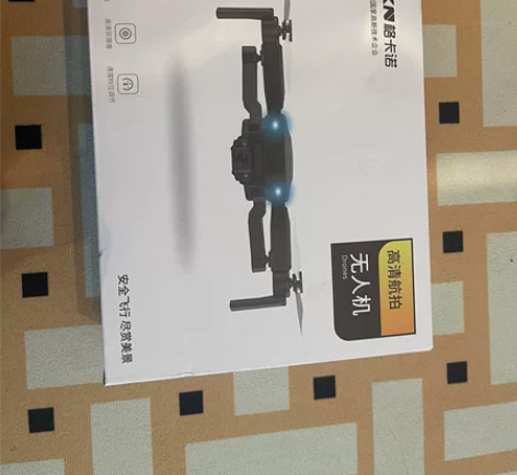 格卡诺高清航拍无人机 朋友送的 一直没打开...