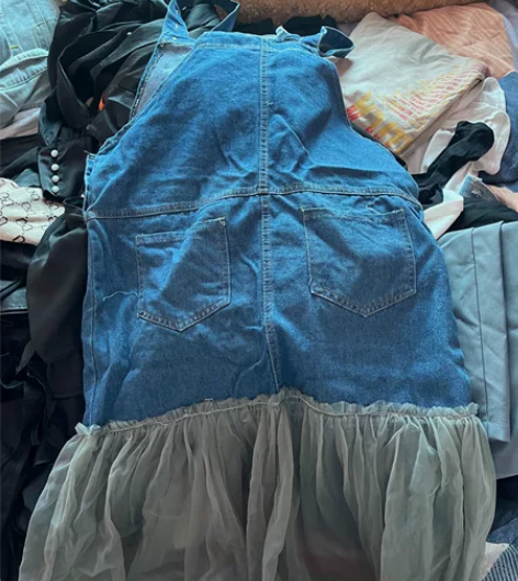 背带牛仔裙 不退不换 感兴趣的话点“我想要...