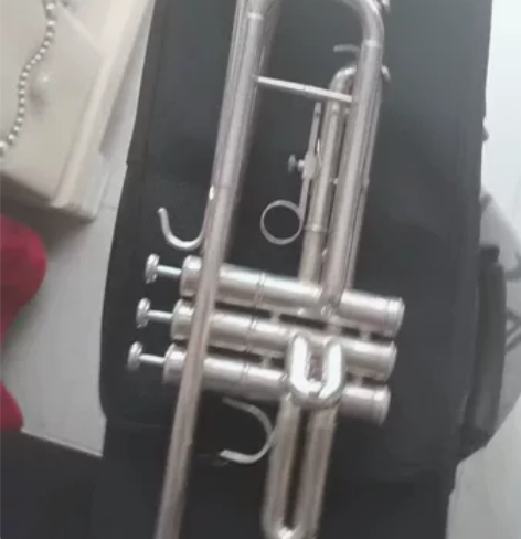 崭新的小号bB调，美国凯逸牌，放了一年，没...