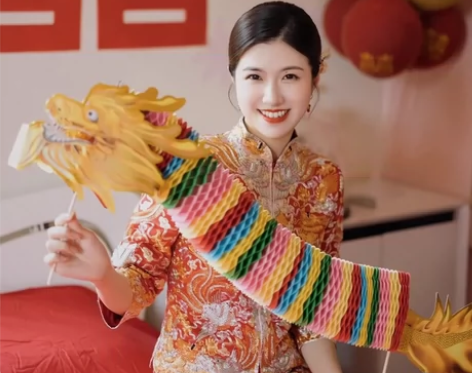 【美哭了】春节纸龙道具小红书中国风网红创意...
