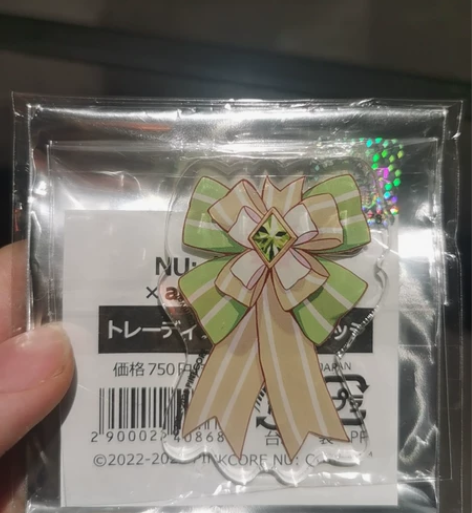 新世界狂欢 奥利文 蝴蝶结亚克力徽章 感兴...