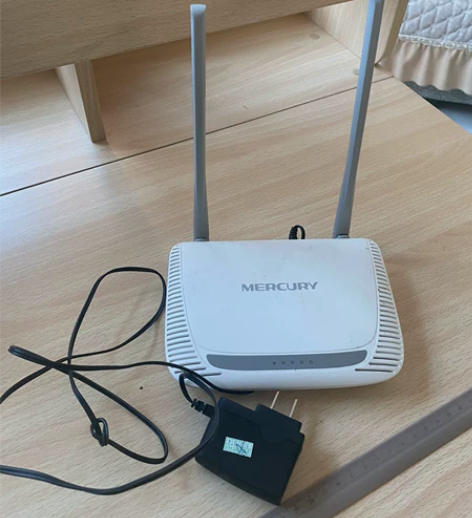 水星300兆路由器，功能完好，因升级换下来...