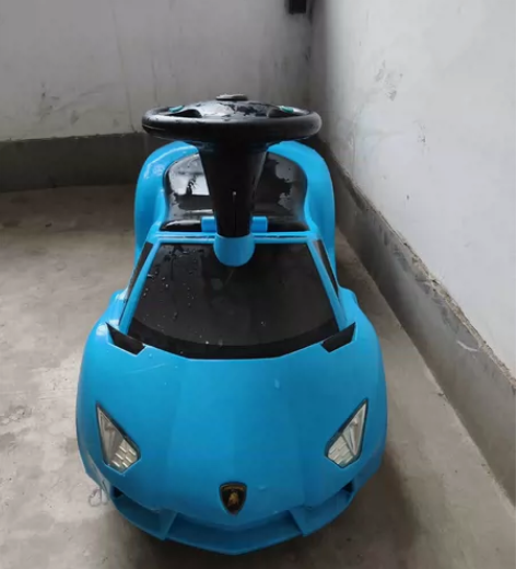 儿童滑步车，四轮车，宝宝玩具学步车溜溜平衡...
