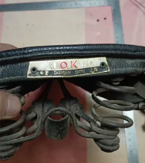 老自行车座 纯老货 有灰没擦 实物拍摄保存...