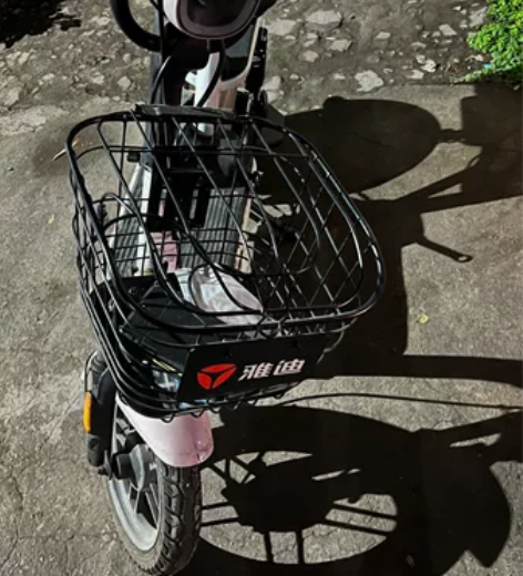 雅迪二手电动自行车，现在可以骑三十km左右...