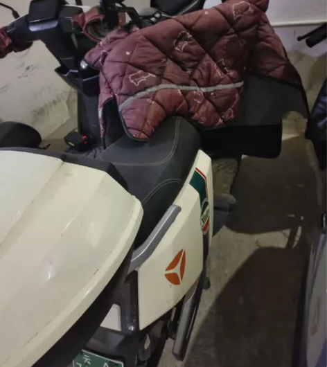 自用二手雅迪米色新国标车，车子很新。因调动...