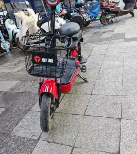 雅迪电动自行车，48伏12安，新电池，续航...