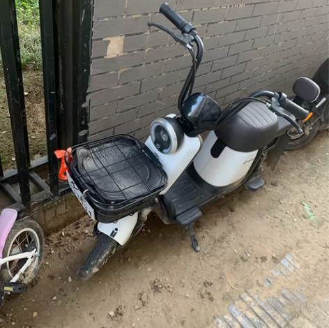 自用的雅迪电动车，20年购买证件齐全，可以...