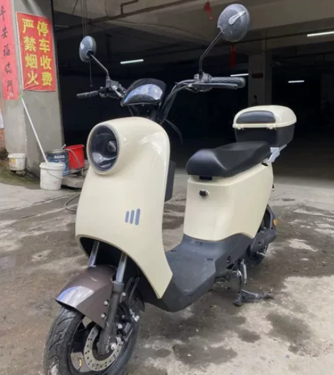 跳楼大甩卖，二手电瓶车亏本处理，300多辆...