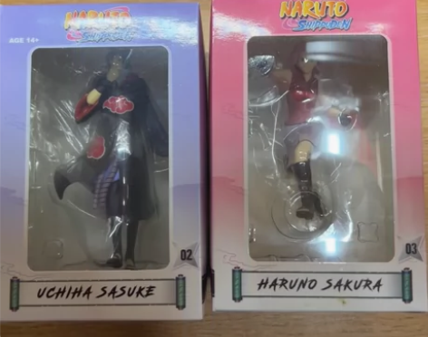 火影忍者 春野樱 宇智波佐助手办 如图所示...
