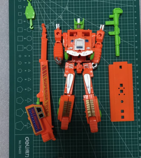 变形金刚  异色版擎天柱，配色很骚色，国产...