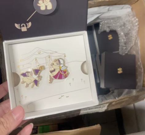 光遇徽章打闹徽章三服未绑包邮，粗辫带盒26...