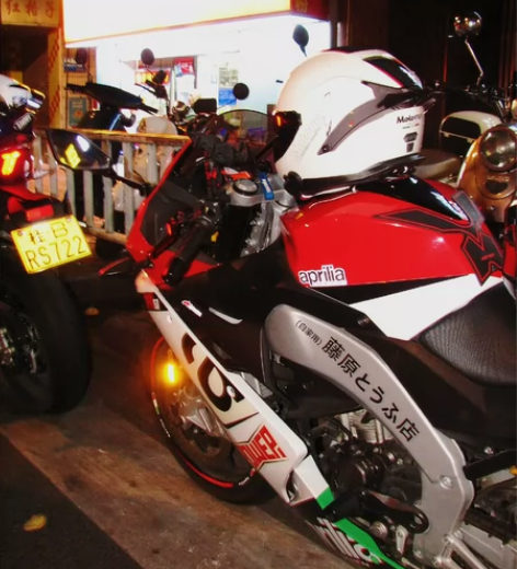 个人出一台品牌型号 阿普利亚GPR150三...