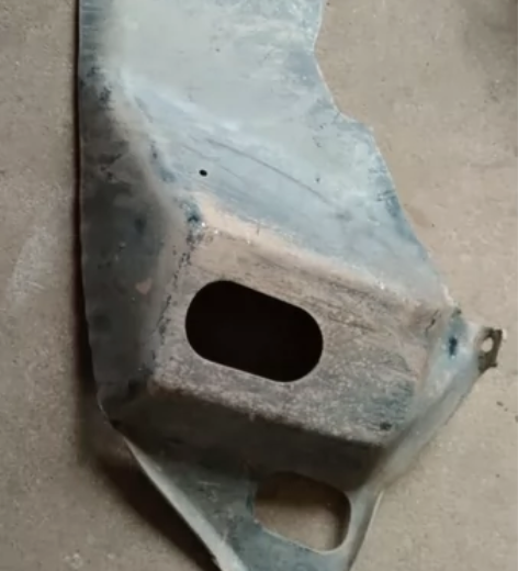 捡了一块护板，有用的上的废铁价处理 感兴趣...