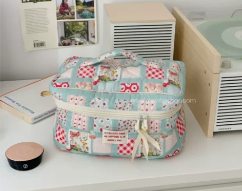 化妆包大容量女便携旅行手提护肤品收纳袋可爱...