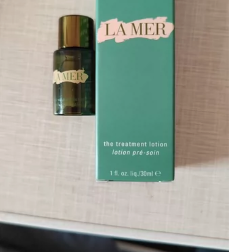 海蓝之谜精粹水35ml送绒布袋 日期到今年...